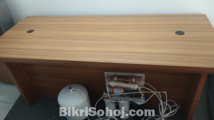 Computer table